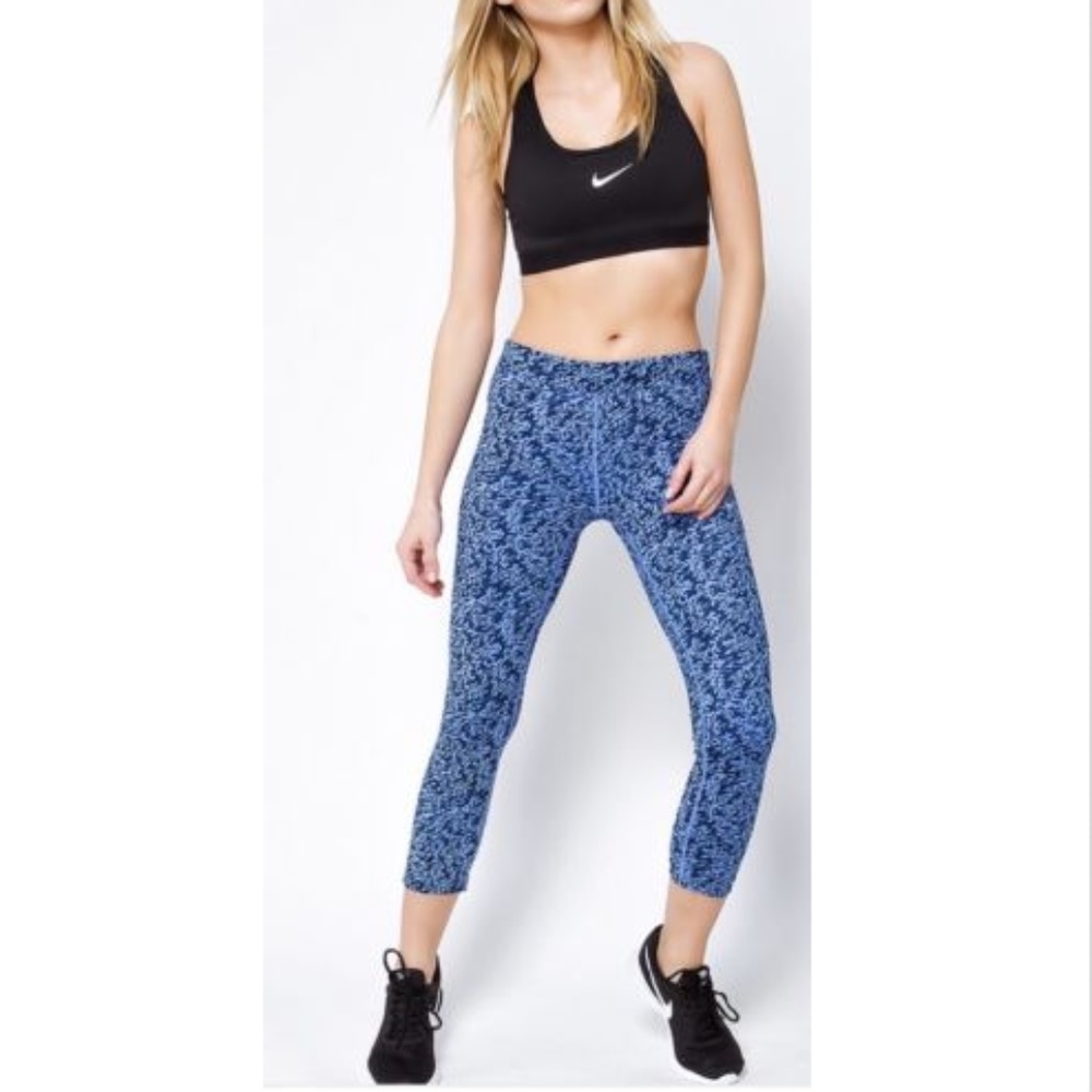 NIKE DRI FIT PRONTO ESSENTIAL CAPRI LEGGINGS